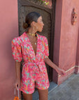 Amerikaanse zomer nieuwe mode 2025, dames bedrukt casual trendy v-hals bladerdeeg mouw elastische taille jumpsuits shorts vrouwelijke kleding