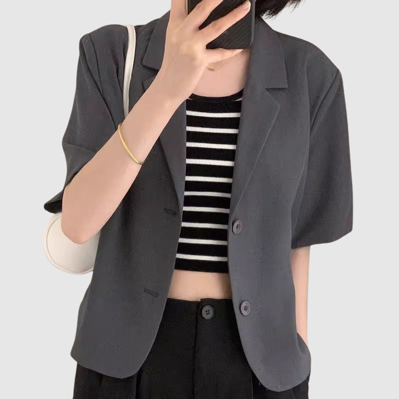 Trendy crop sleeveless blazer