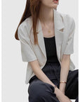 Trendy crop sleeveless blazer