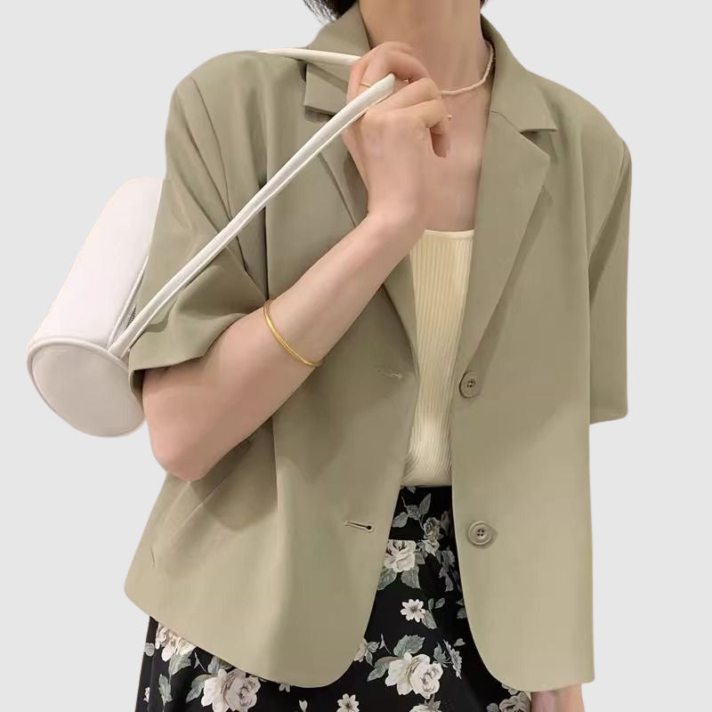 Trendy crop sleeveless blazer